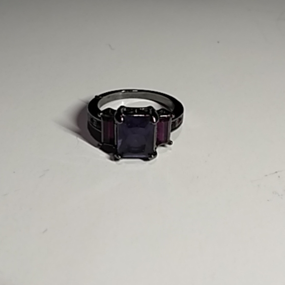Jewelry - Brand New ring